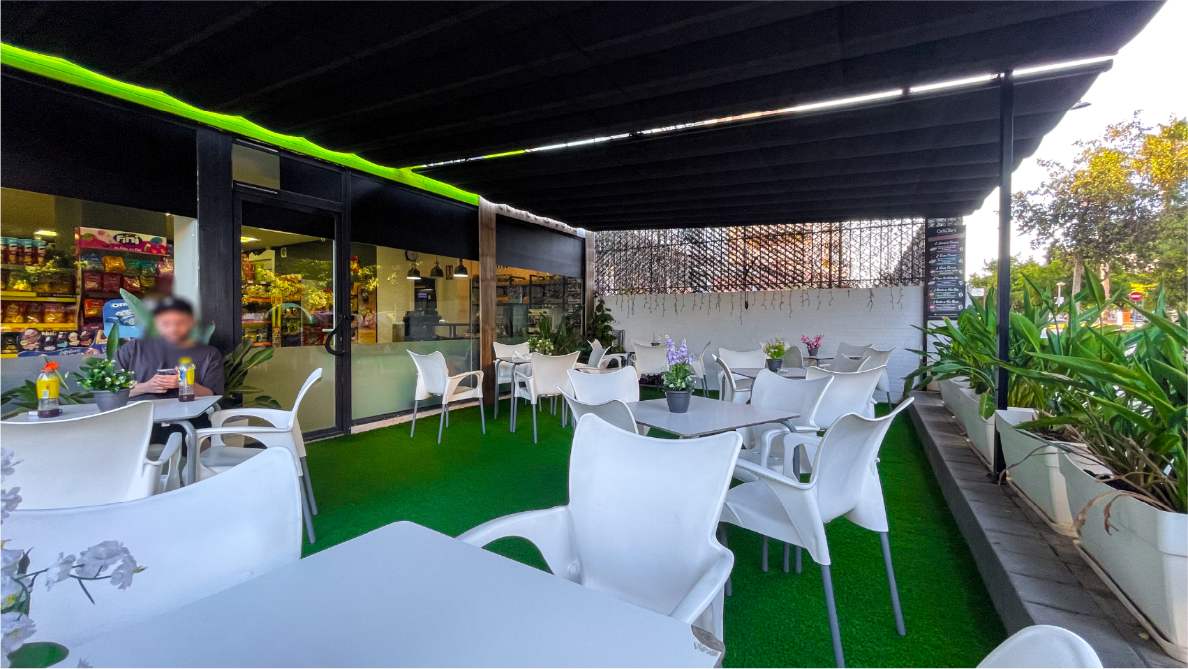 El activo estrella. Un oasis urbano perfecto para el café de la mañana o el aperitivo.