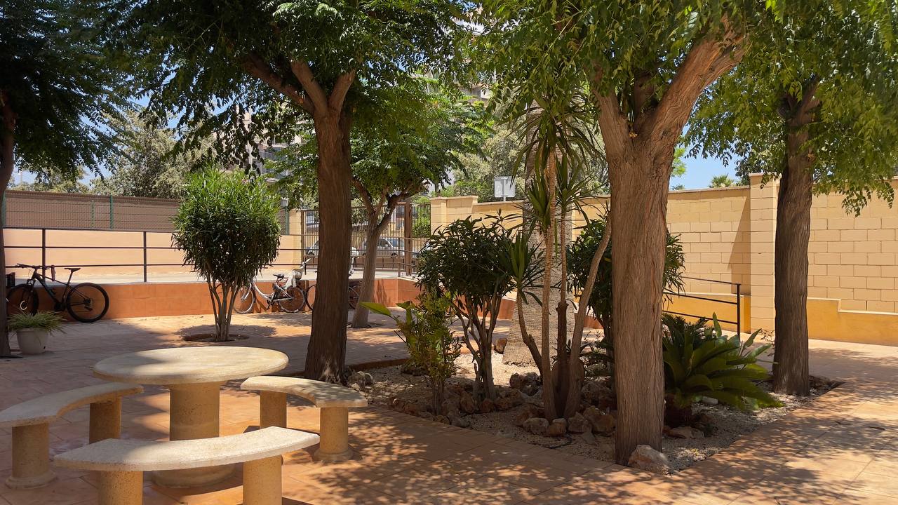 Estudio con terraza en PAU 5, a pasos de la playa