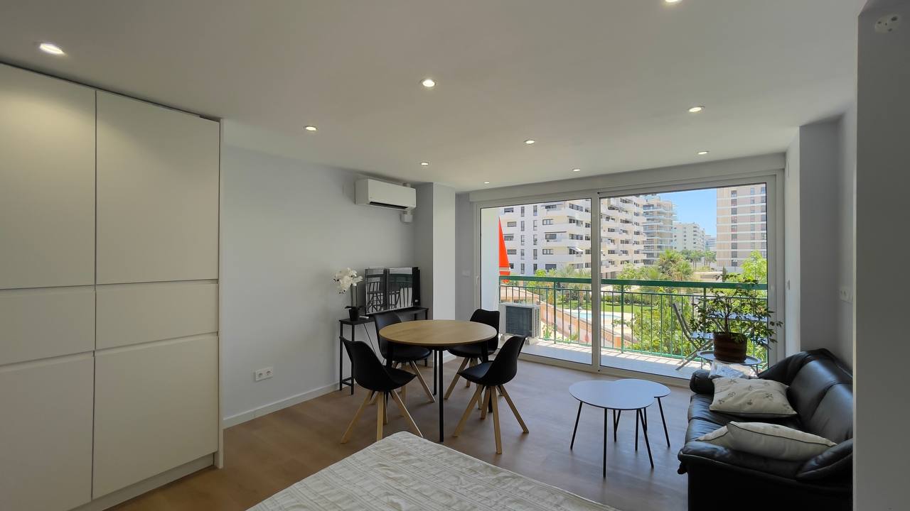 Estudio con terraza en PAU 5, a pasos de la playa