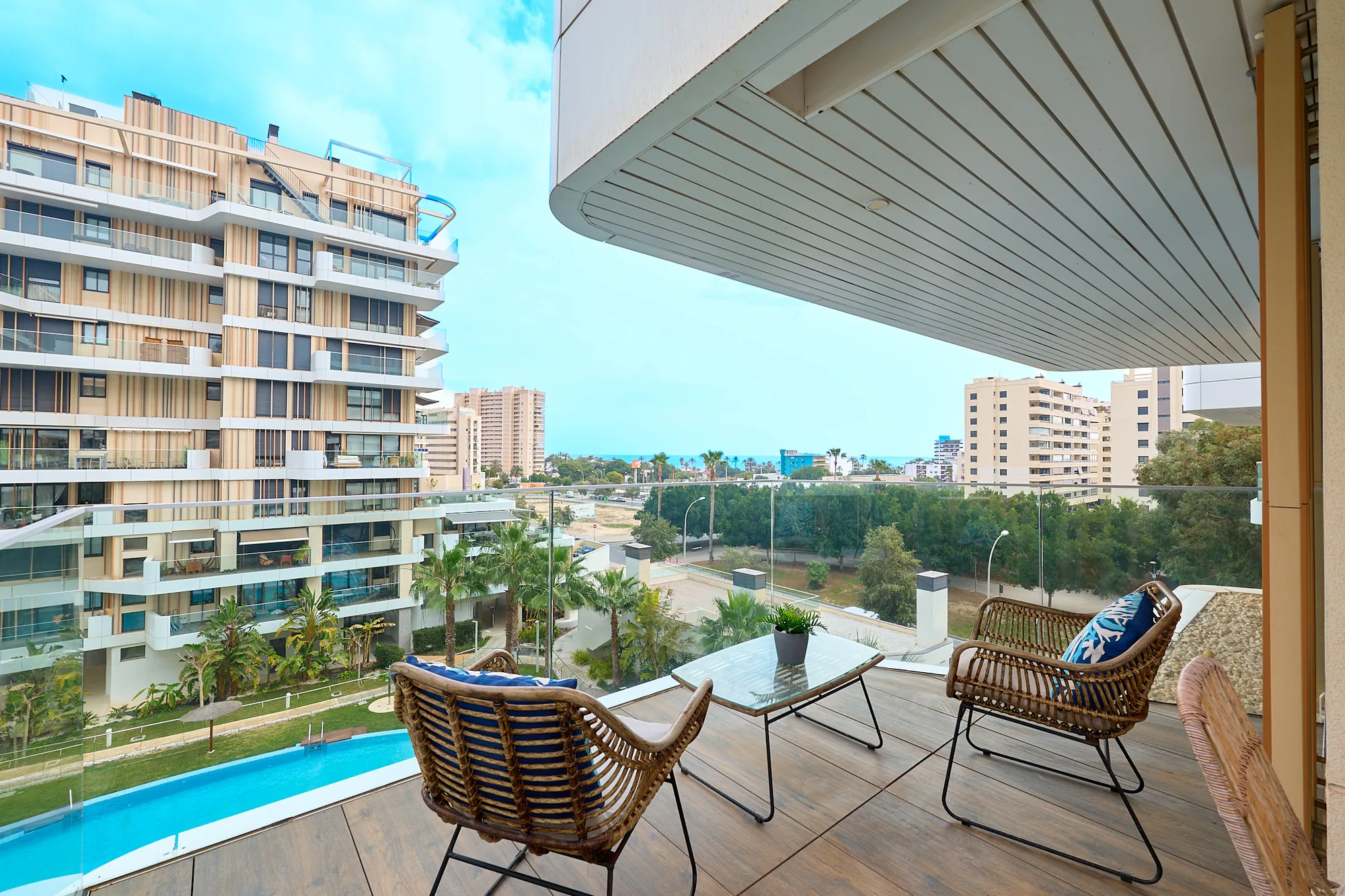 Modern and Bright Apartment in PAU 5