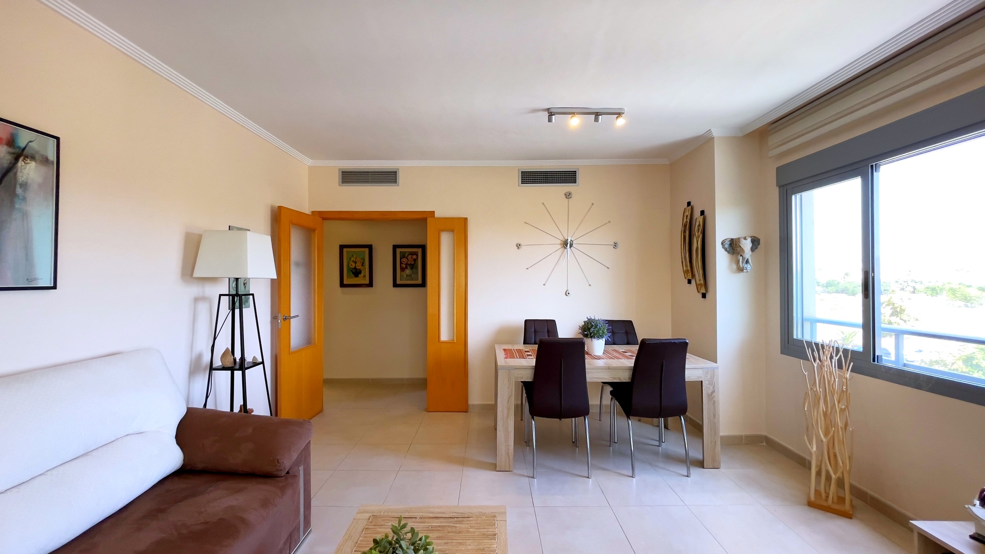 Espaciosa vivienda con terraza acristalada en PAU 5
