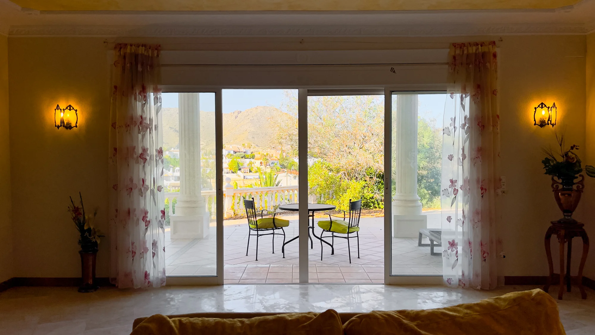Villa clásica con piscina y vistas al mar en Coveta Fumà · foto 2