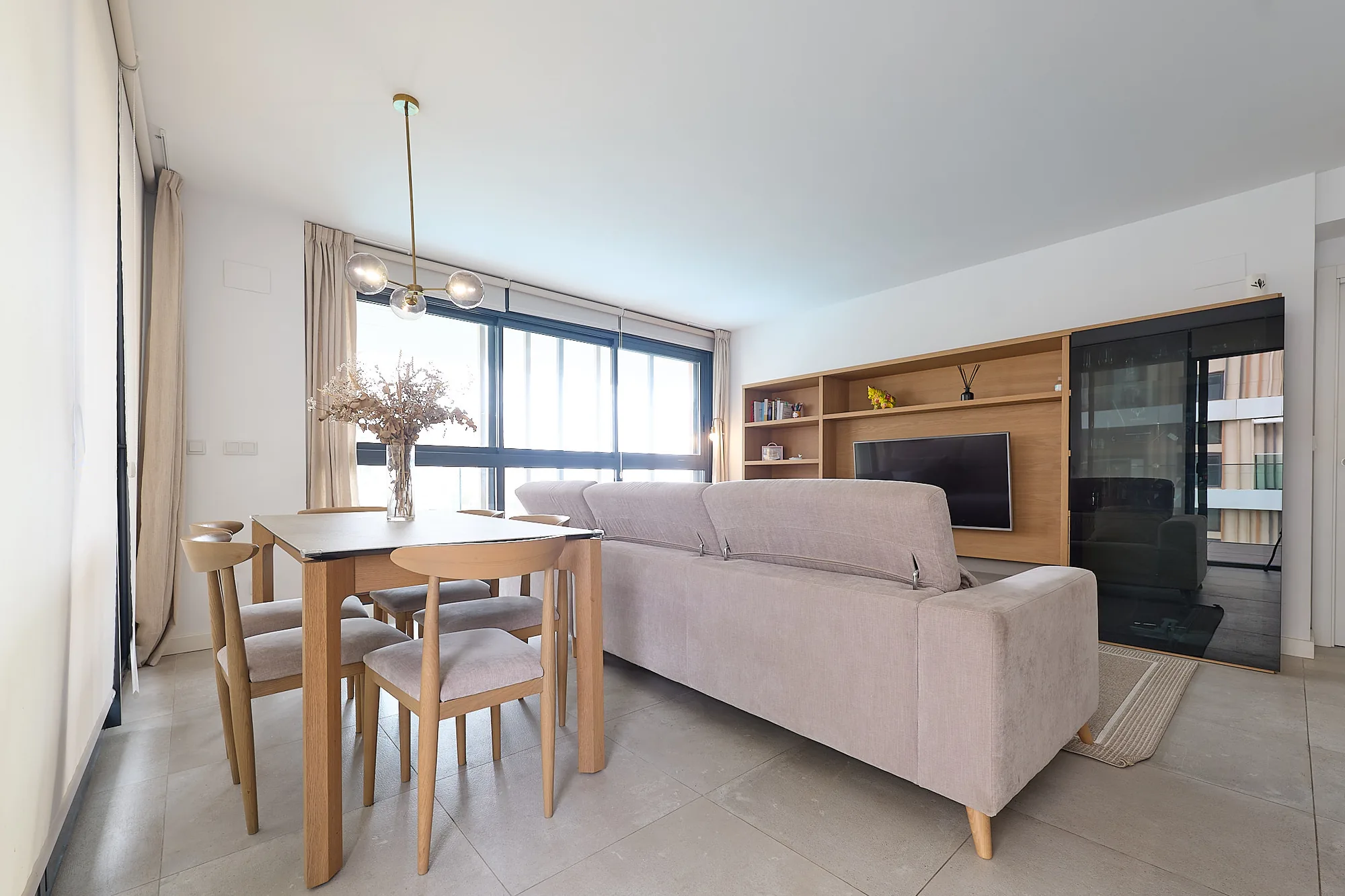Modern and Bright Apartment in PAU 5 · foto 2